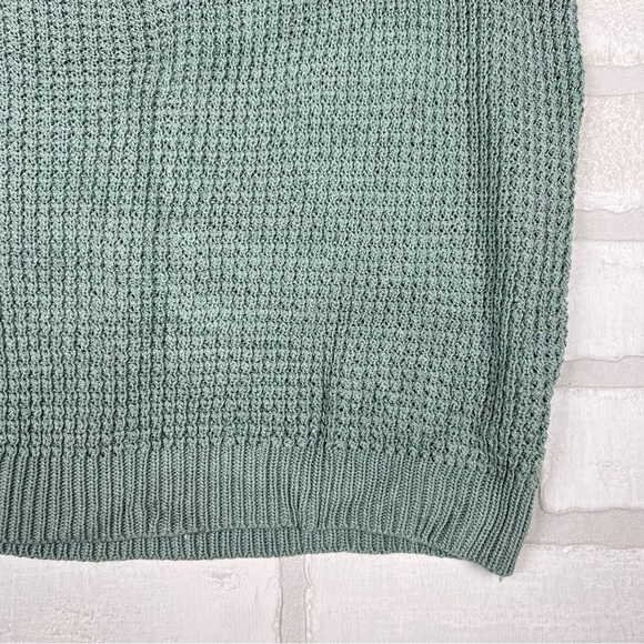 Beautiful Sage Knit‎ Pattern Top, Size L/XL, perfect for layering - Picture 2 of 10